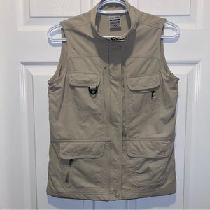 NWOT Columbia omni-dry Fishing Vest Tan Women XS / Small pockets hiking travel